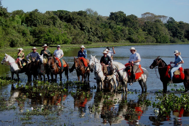 Hotel Fazenda Barra Mansa - passeio de cavalos cavalgada